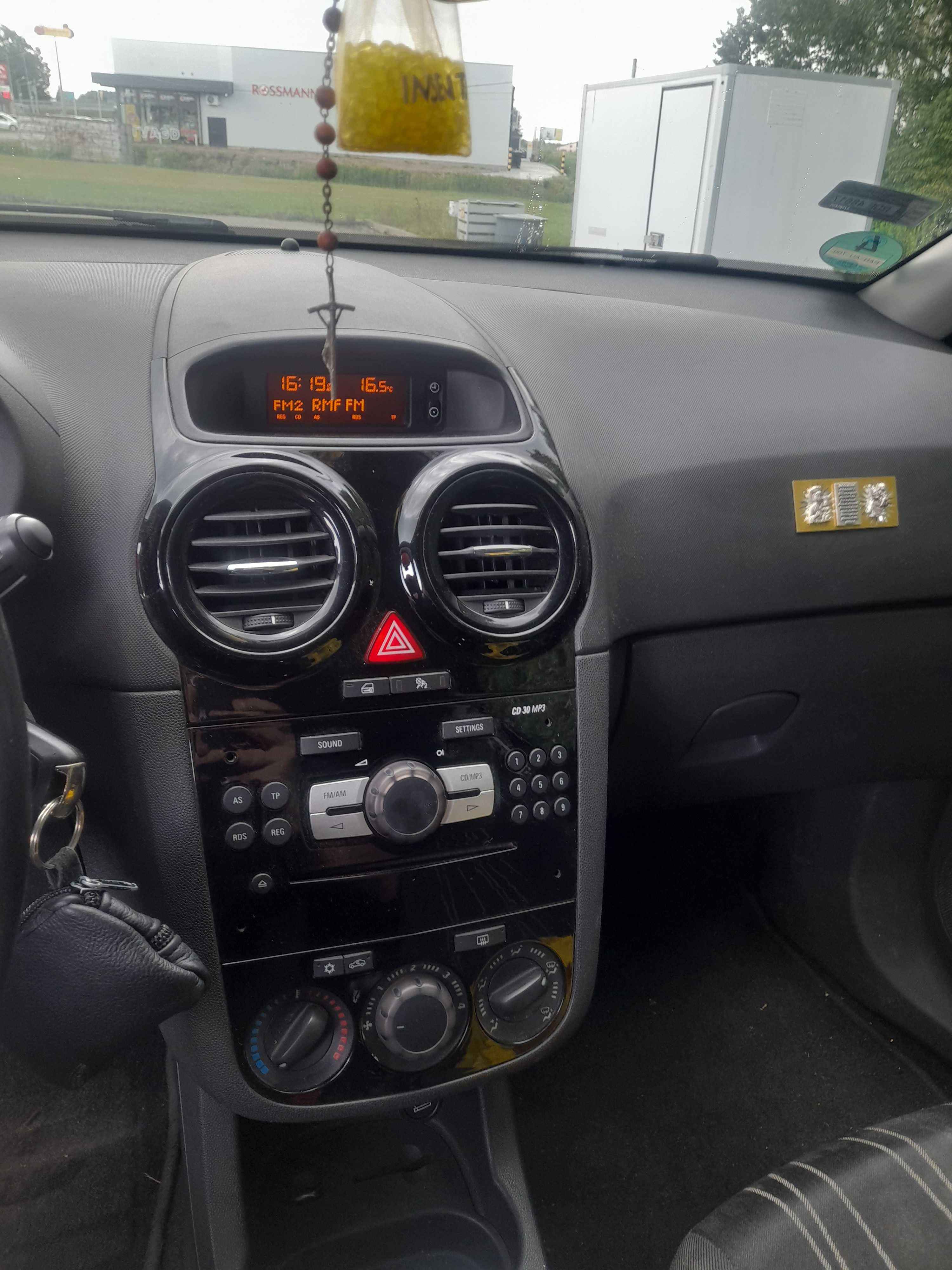 Opel corsa d 1.4 2010r