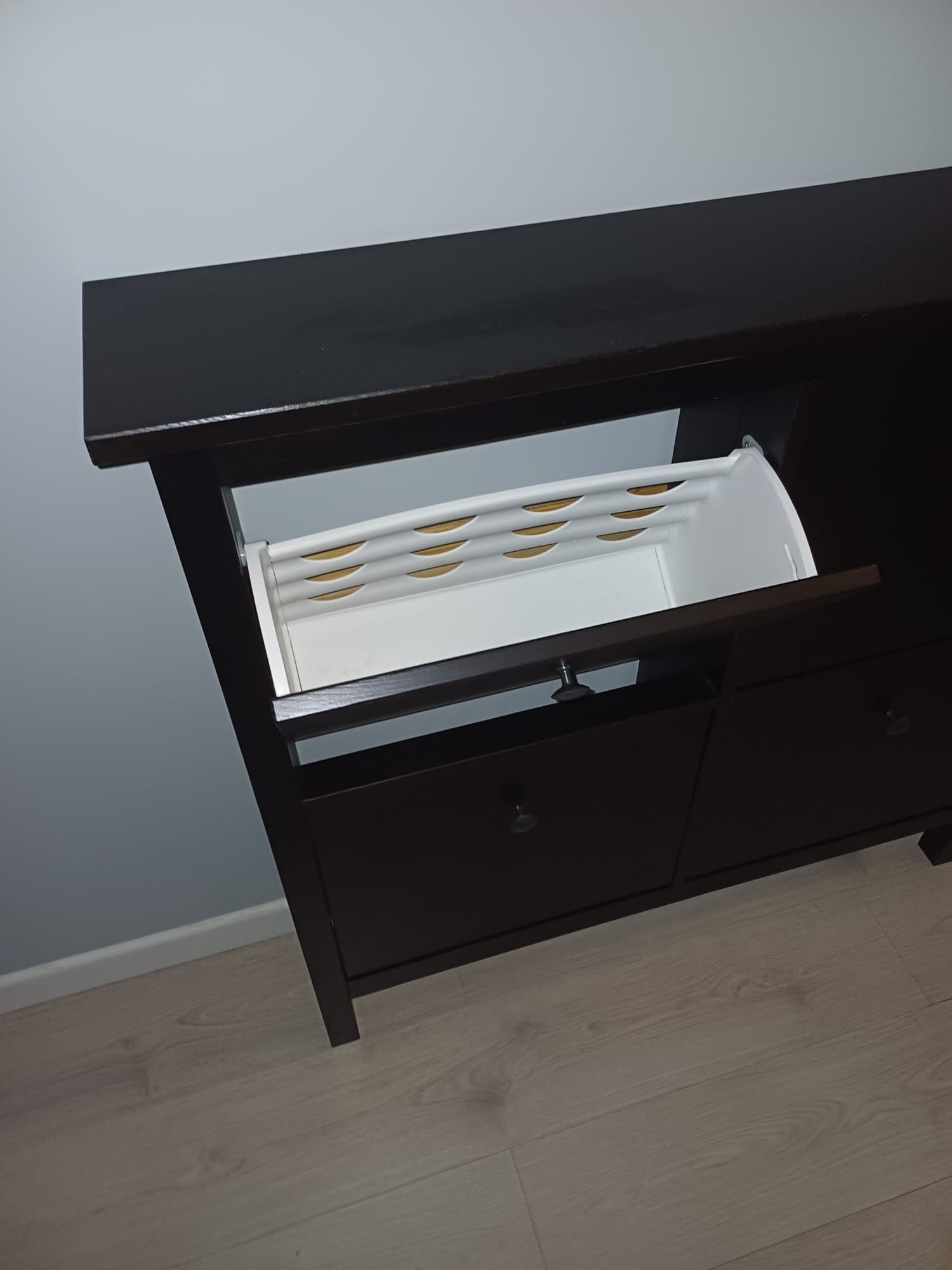 Szafka na buty Hemnes IKEA kolor czarnobrąz plus półka nad szafką Ekby