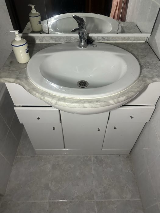 Moveis, sanitas, armario casa de banho e pedra doação