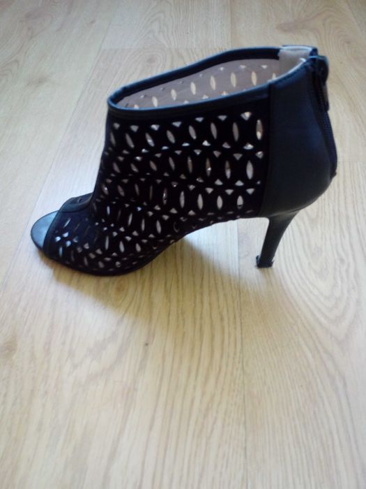 Sapatos pretos camurça