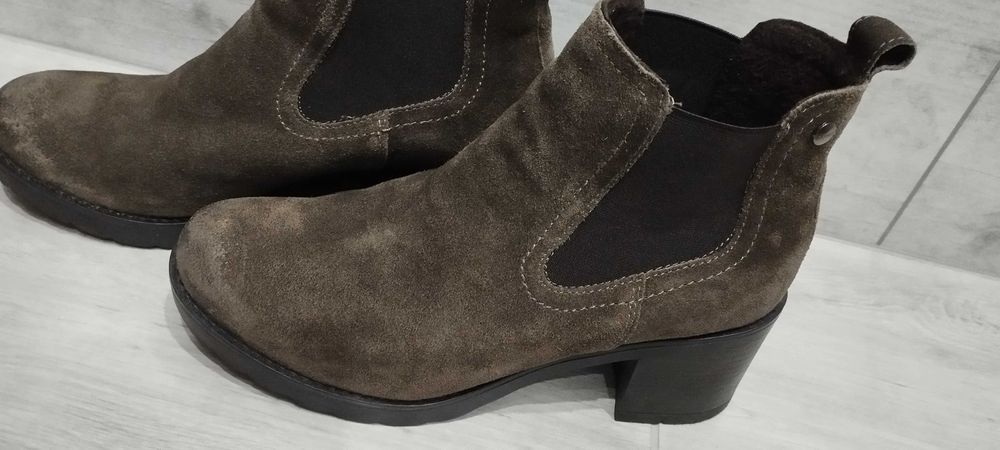 Zamszowe botki Lasocki