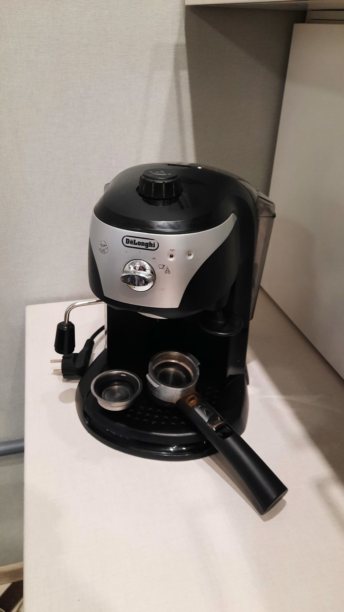 Кавоварка Delonghi ec 220 cd