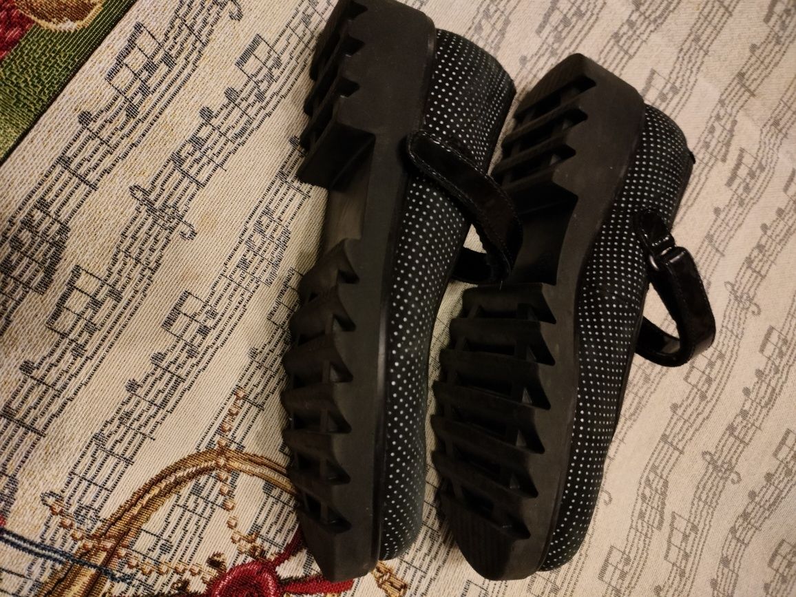 шкіряні чорні туфлі для дівчинки розмір 32