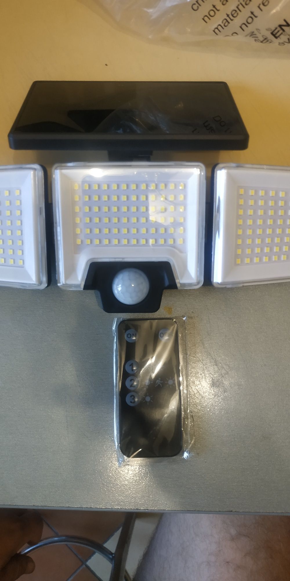 Вуличний світильник із датчиком руху Solar lamp із сонячною батареєю