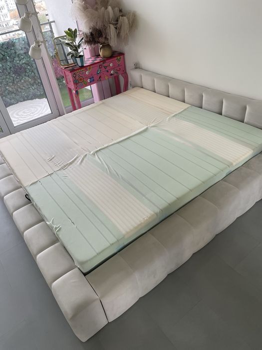 Łóżko do sypialni tapicerowane 200x200