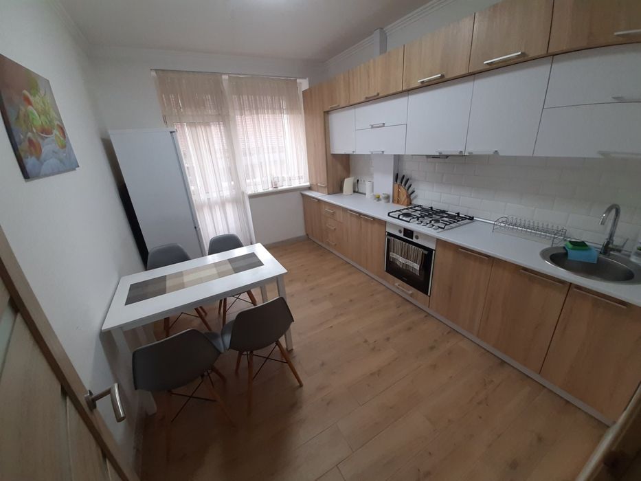 3 кімн. LUX апартаменти з балконом, центр, парковка, кондиціонер