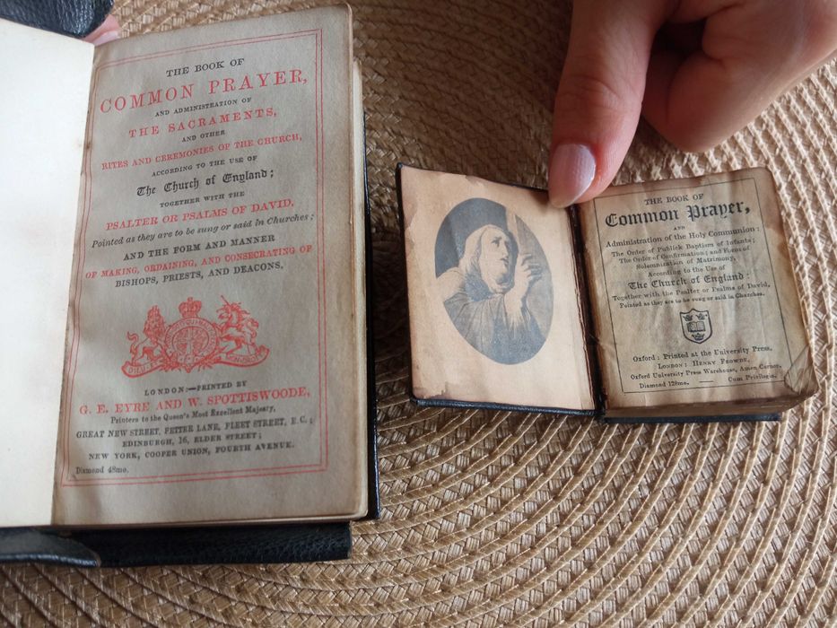 2 stare książki 1895r. Modlitwy ogólne i Hymny W.J.M