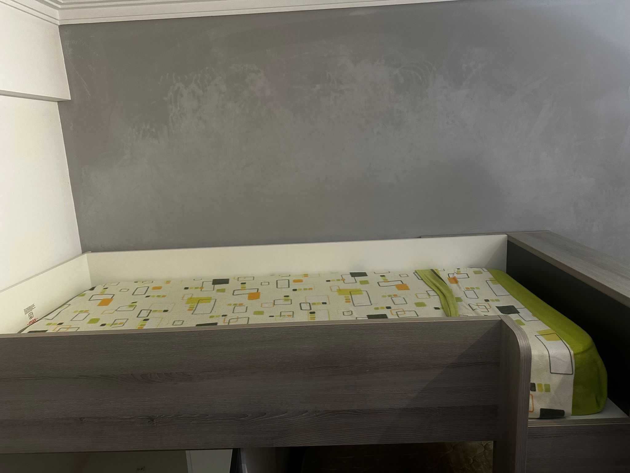 Cama semi-nova Beliche