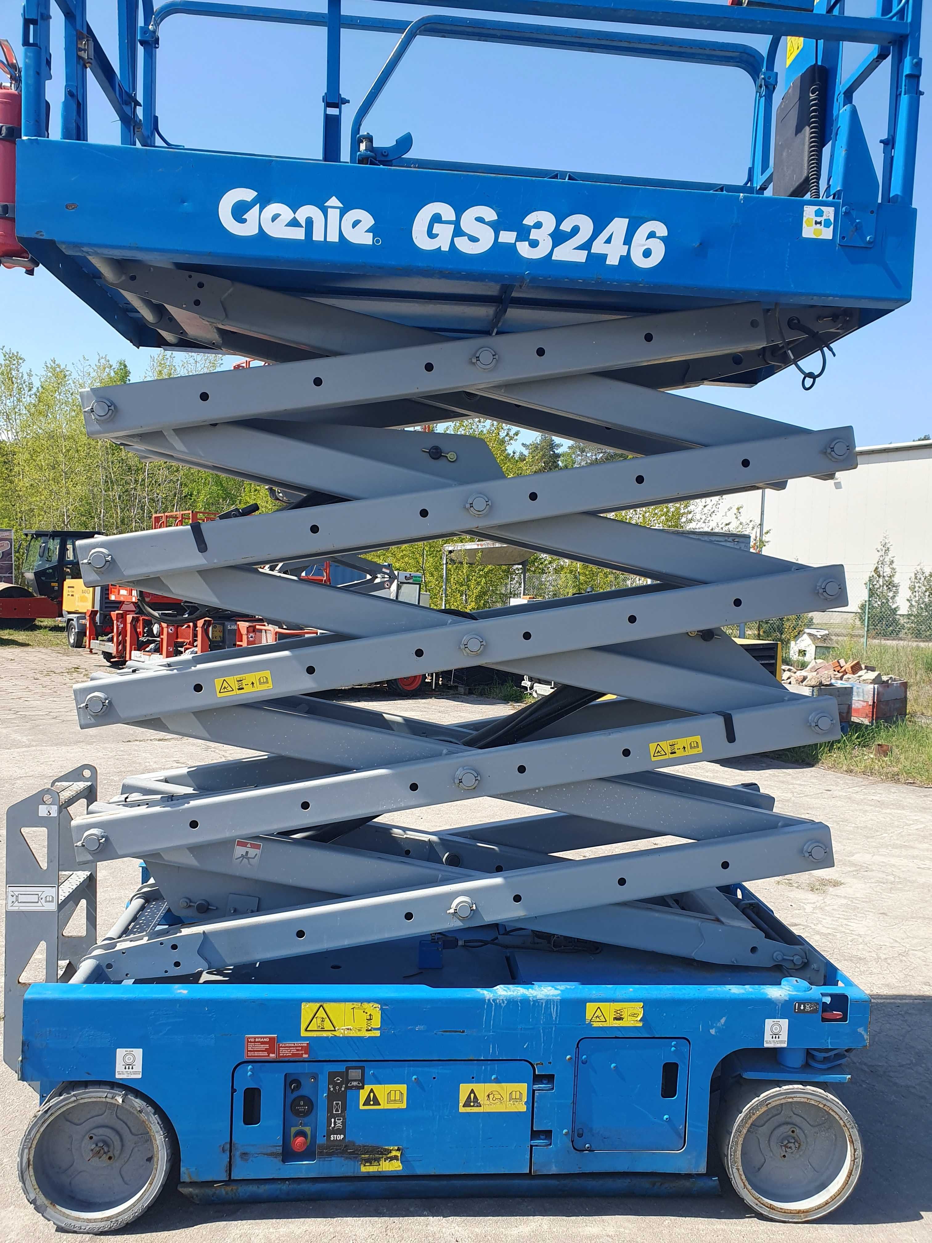 Podnośnik nożycowy GENIE GS 3246, 2006, 11,60m. netto: 29.000 PLN.