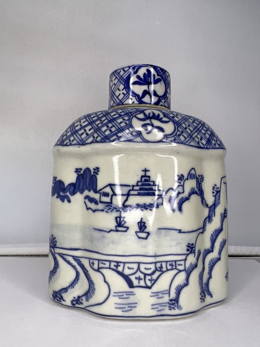 Chiński pojemnik na herbatę styl antyczny Ming porcelanowy