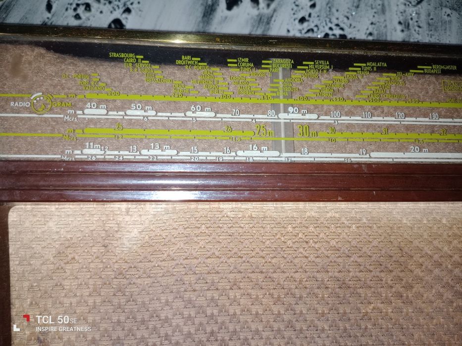 Radio muito antigo para decoração ou colecionadores,.