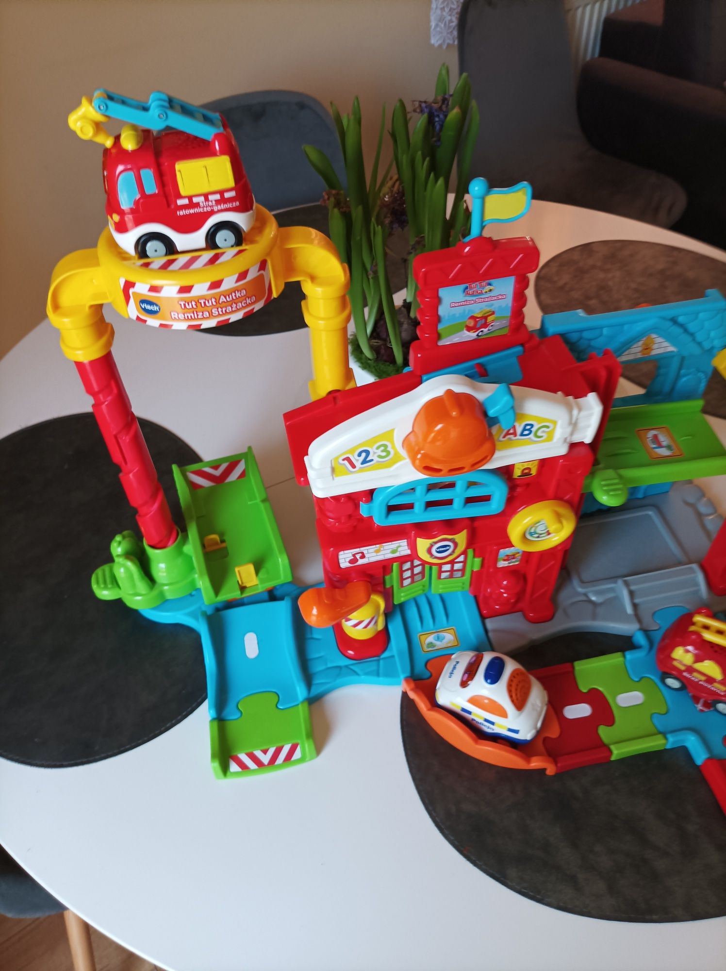 Remiza strażacka vtech tut tut autko