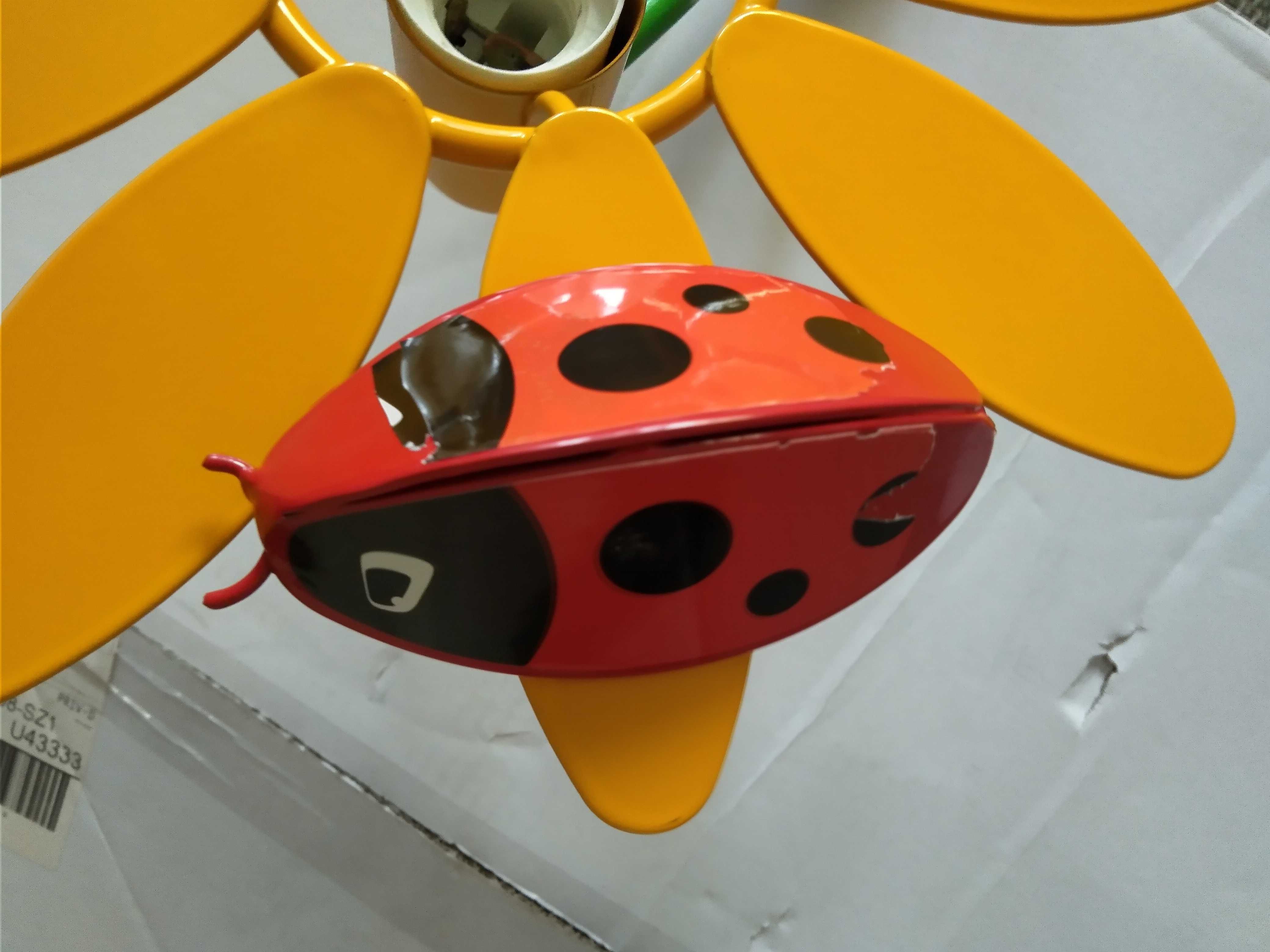 Lampa sufitowa kwiaty z biedronką do pokoju dziecięcego