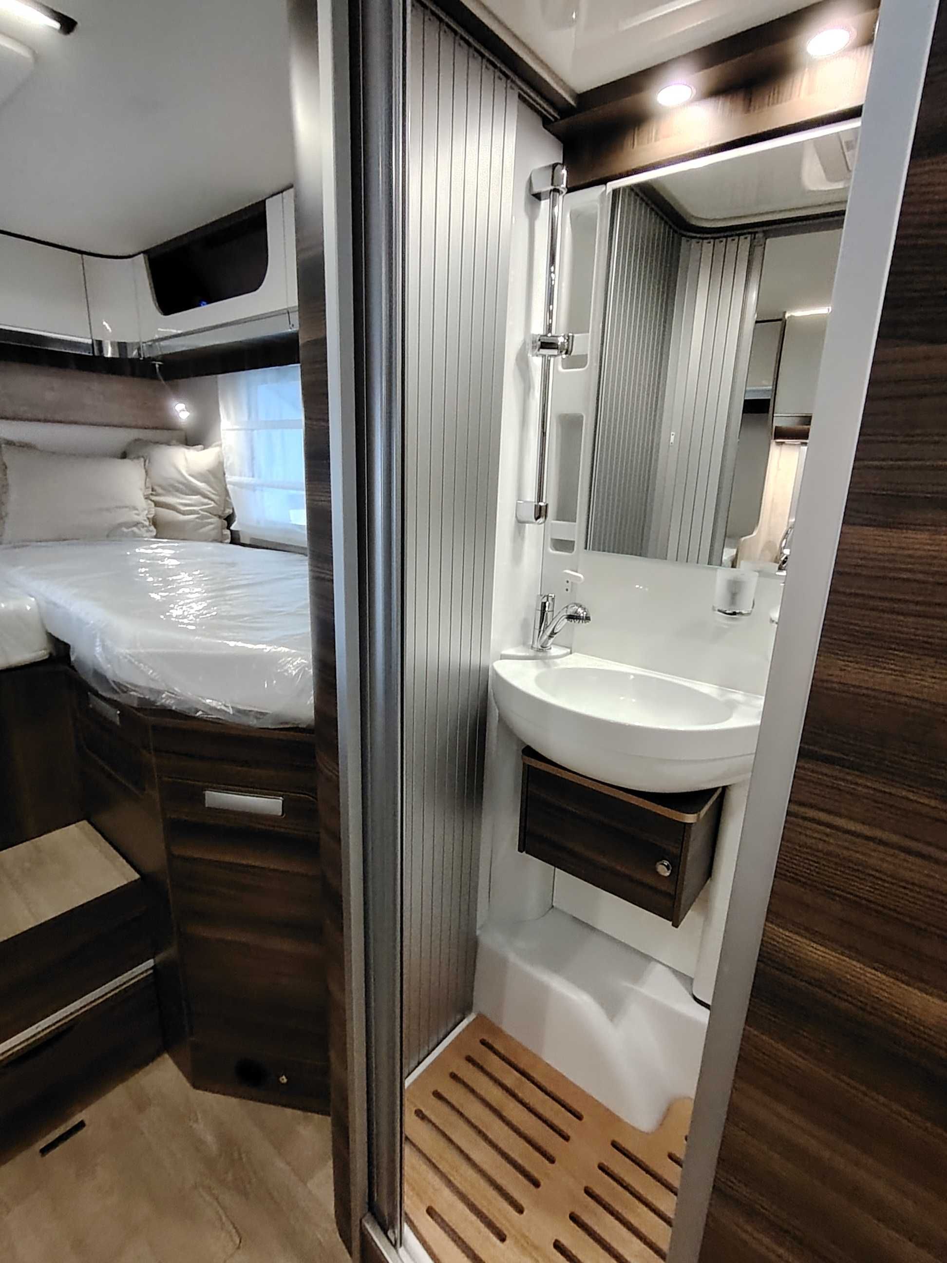 Nowa! Laika Ecovip H2109 XCamp