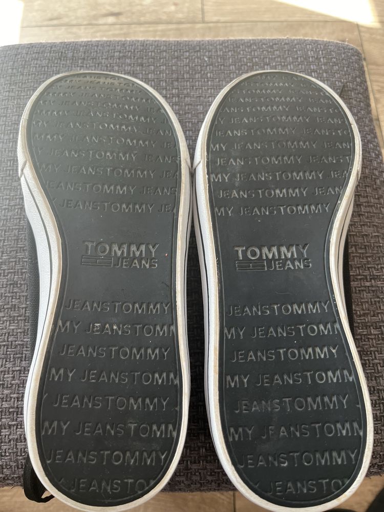 Buty TOMMY JEANS  rozmiar Eur  43