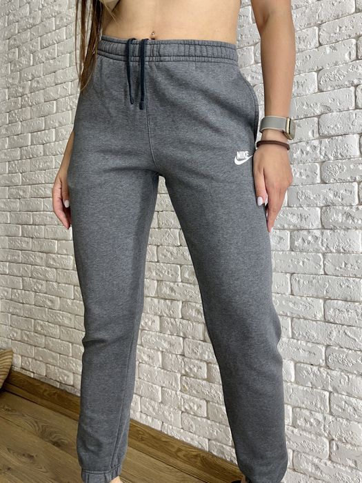 Спортивні штани жіночі сірі nike