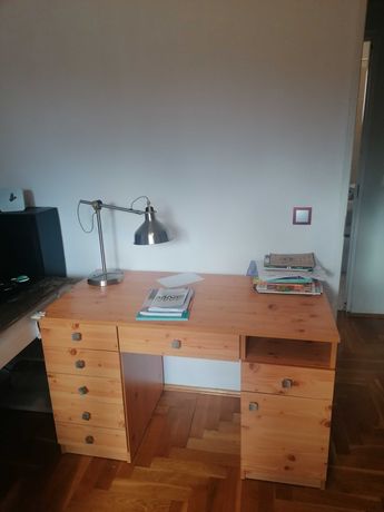 biurko z szufladami