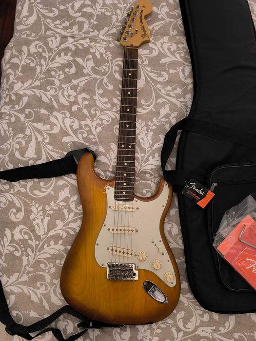 Guitarra elétrica Fender American performer (Stratocaster/made in USA)