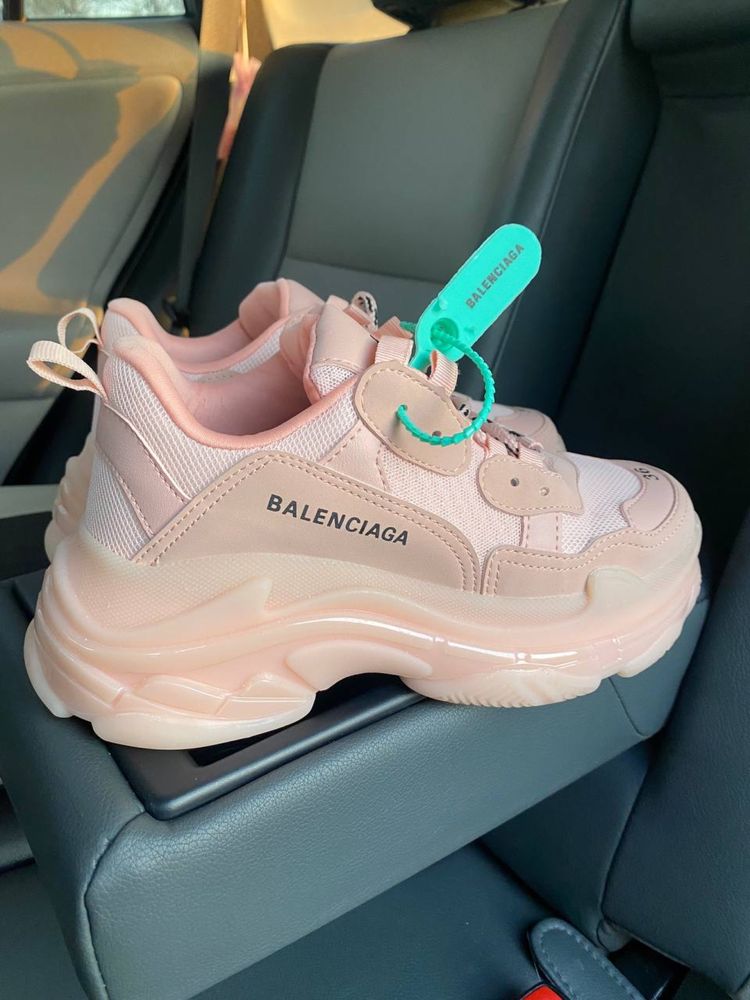 Жіночі кросівки BALENCIAGA