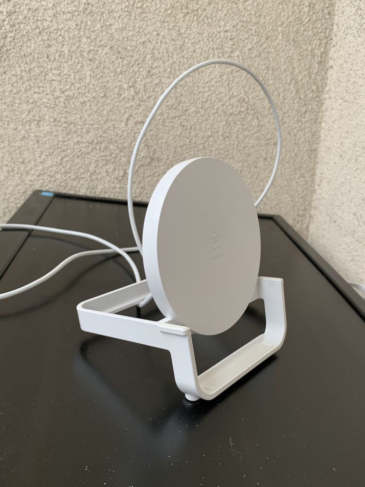 Belkin bezprzewodowa przenosna ladowarka Magsafe