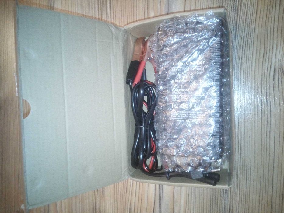 Ładowarka 12.6V 10A 3S akumulator litowo-jonowy inteligentna.