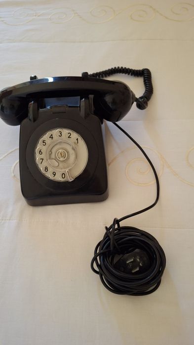 Telefone antigo em bom estado de conservação