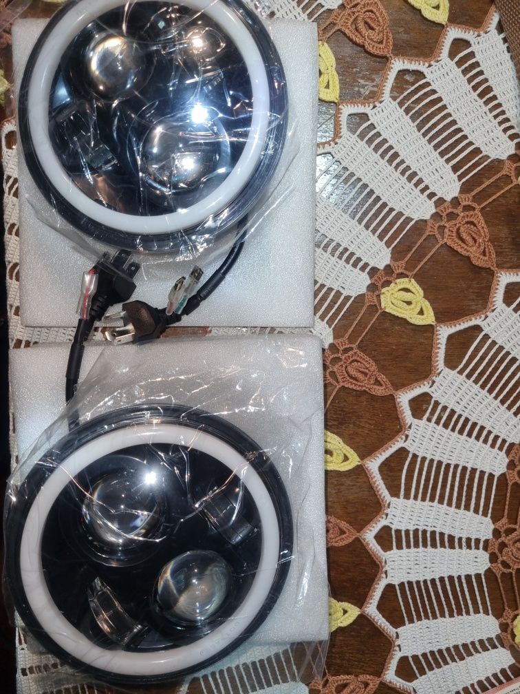 Farol com tecnologia LED CREE, ideal para motos, motas e veículos todo