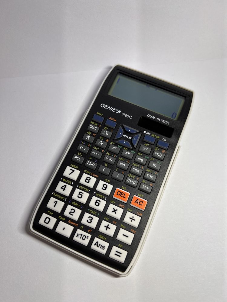 GENIE kalkulator szkolny 92 SC czarny