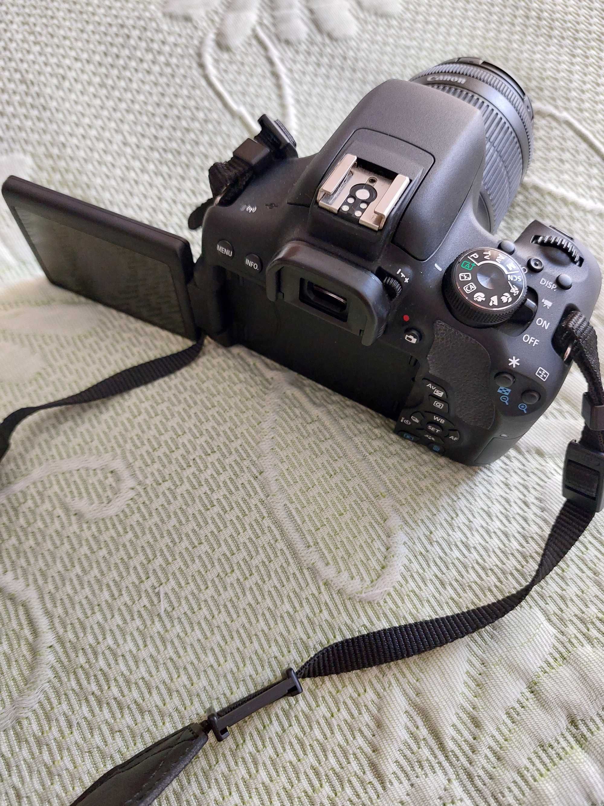 Máquina fotográfica Canon EOS 750D