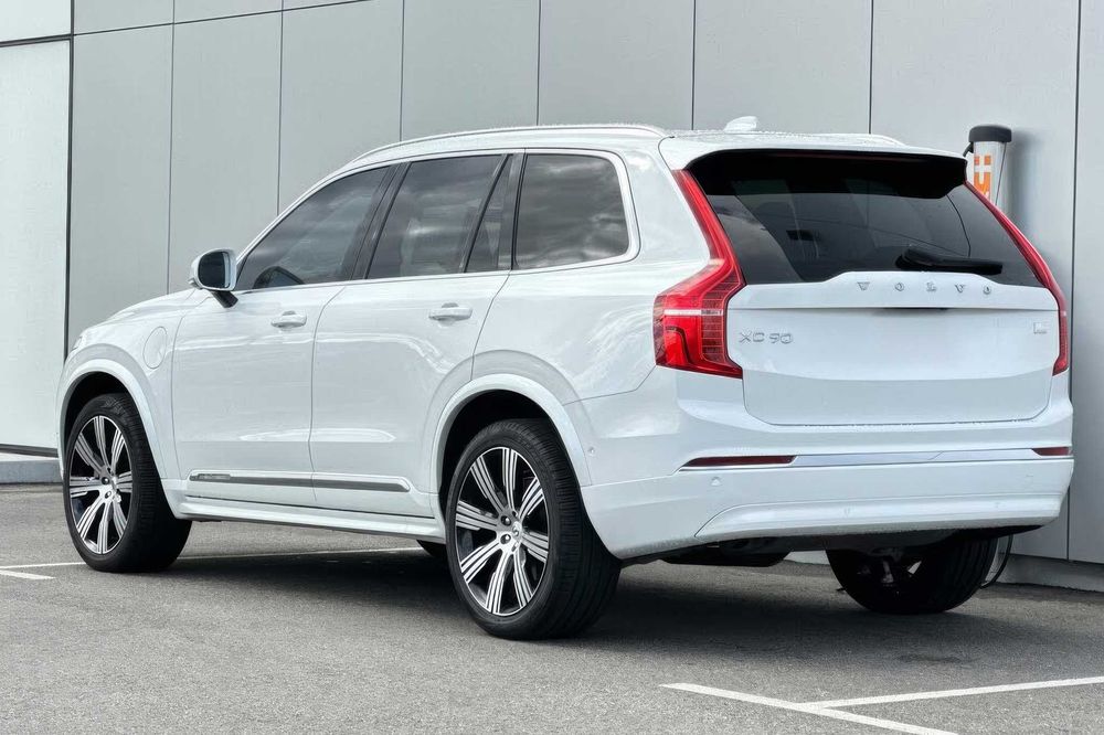Volvo XC90 Recharge T8 Ultimate Bright Theme 6-Passenger      2023