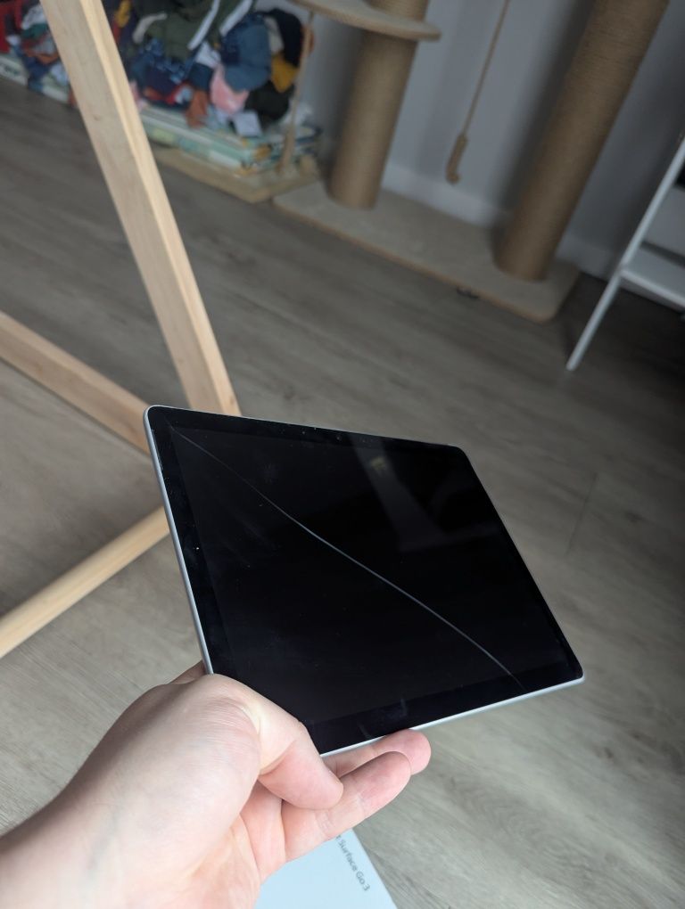 Microsoft Surface GO 3 Pentium Gold 6500Y 4/64gb (тріщина)