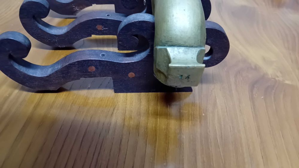 Vendo torneira gigante em latão