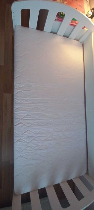 Łóżko dziecięce z materacem