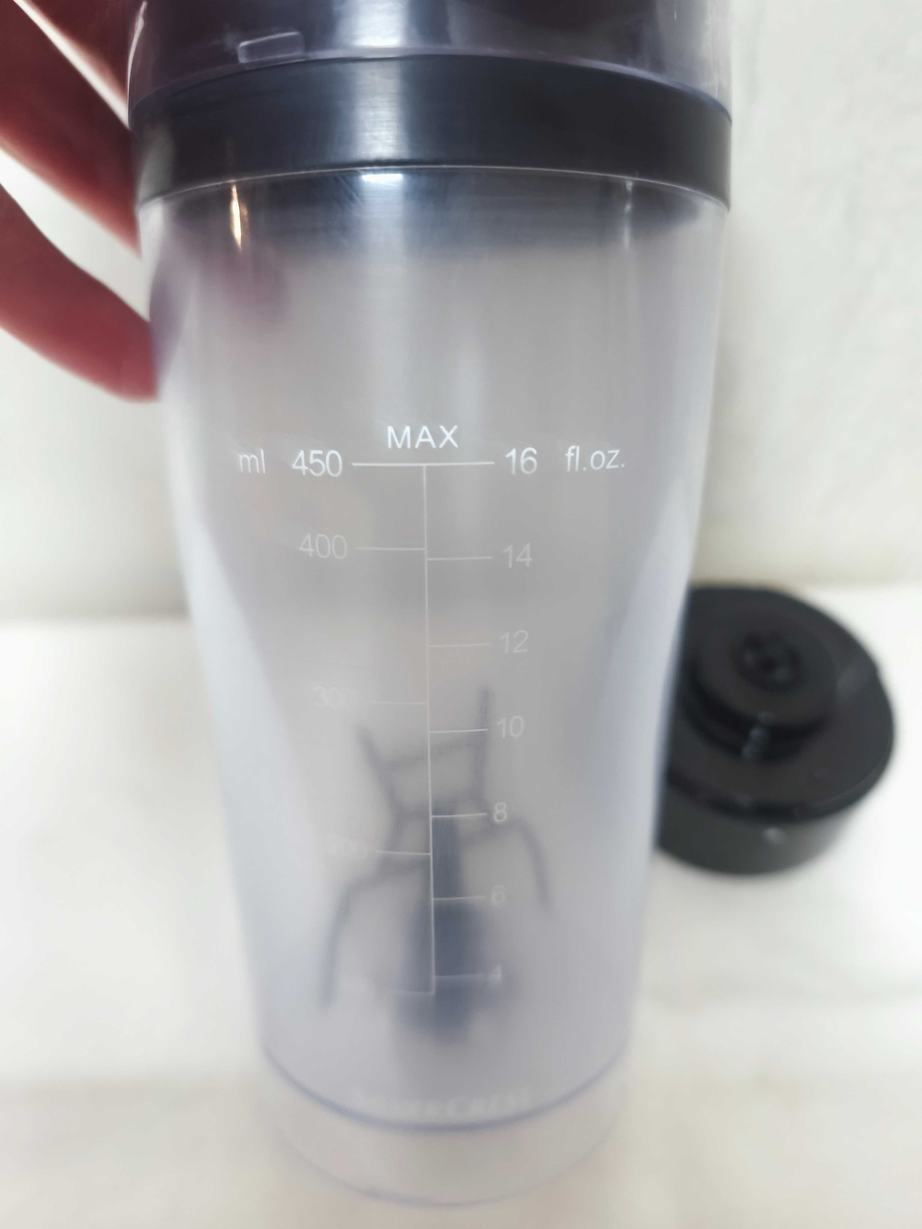 Mini liquidificadora a pilhas