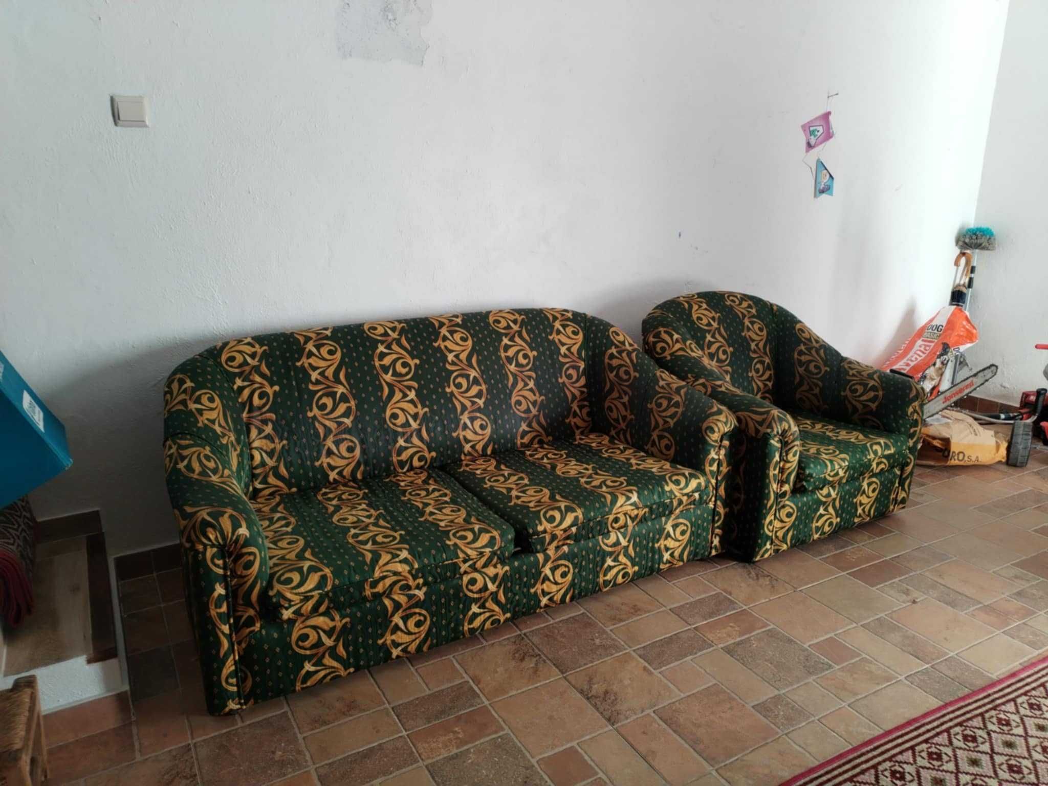 Vendo sofá / cama com respectivos cadeirões