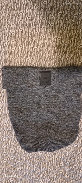 Gorro novo à venda pelo motivo de ter muitos.