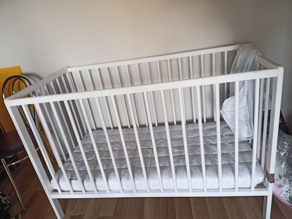 Łóżeczko dziecięce szczebelkowe