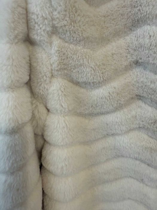 Продам искусственную шубку для девочки (весна-осень)