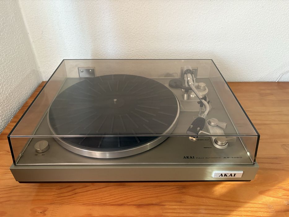Gira discos Akai AP-103C