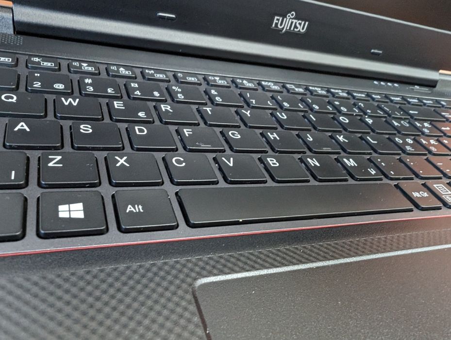 Ноутбук Fujitsu LIFEBOOK E548/i3-7130U/8/256/14/HD/гарантія9міс