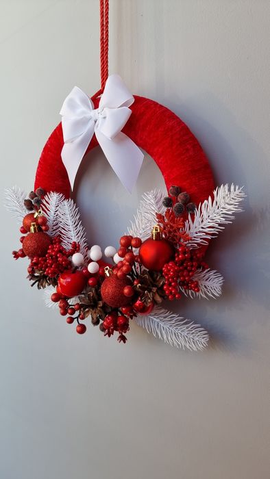 Новорічний декор на двері. Різдвяний віночок.