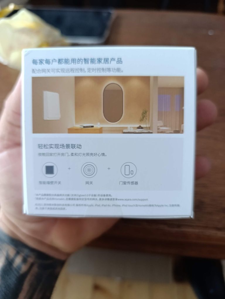 Aqara Smart Wall Switch E1 (pojedynczy, z przewodem neutralnym). 
Jest