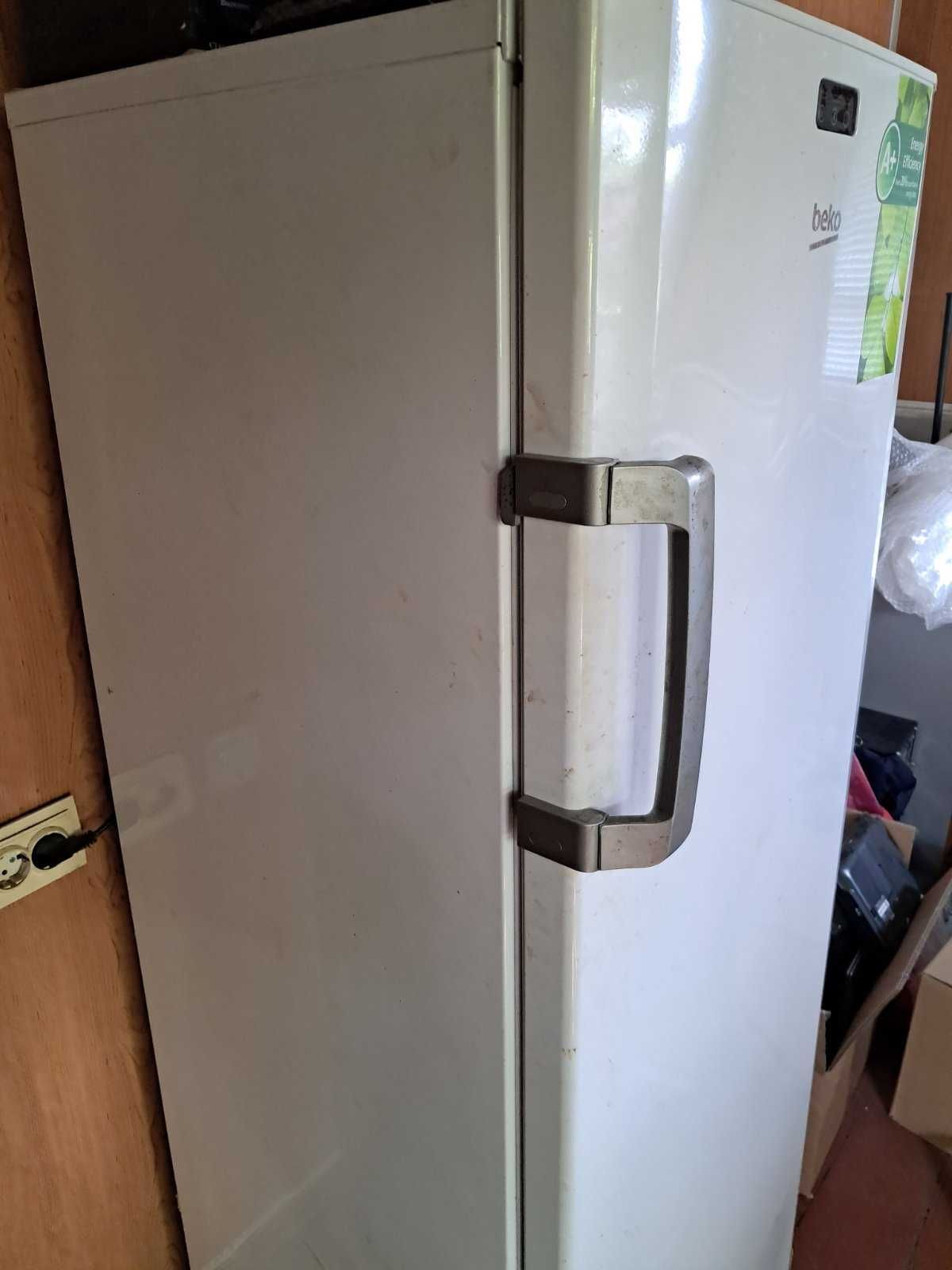 Морозильна камера Beko FS225320