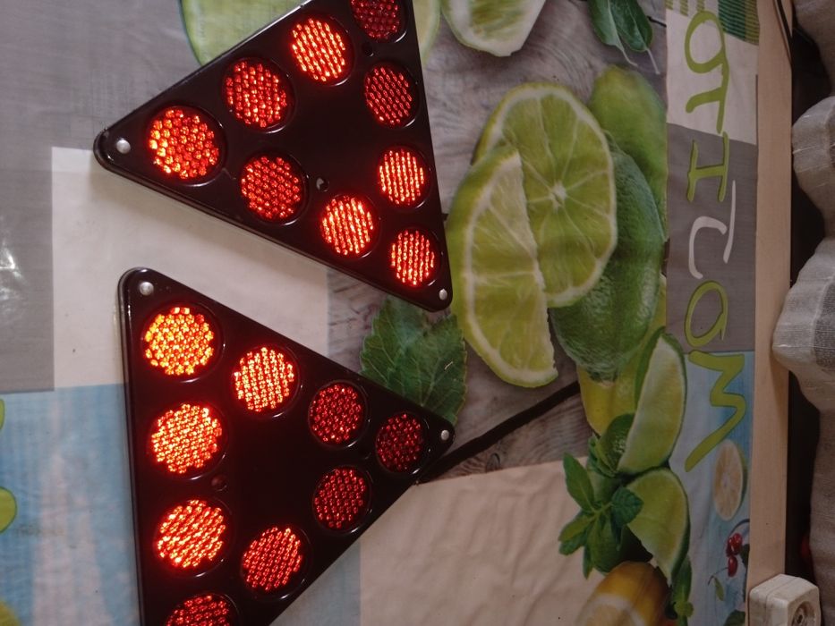 Светоотражатели новые в железном корпусе