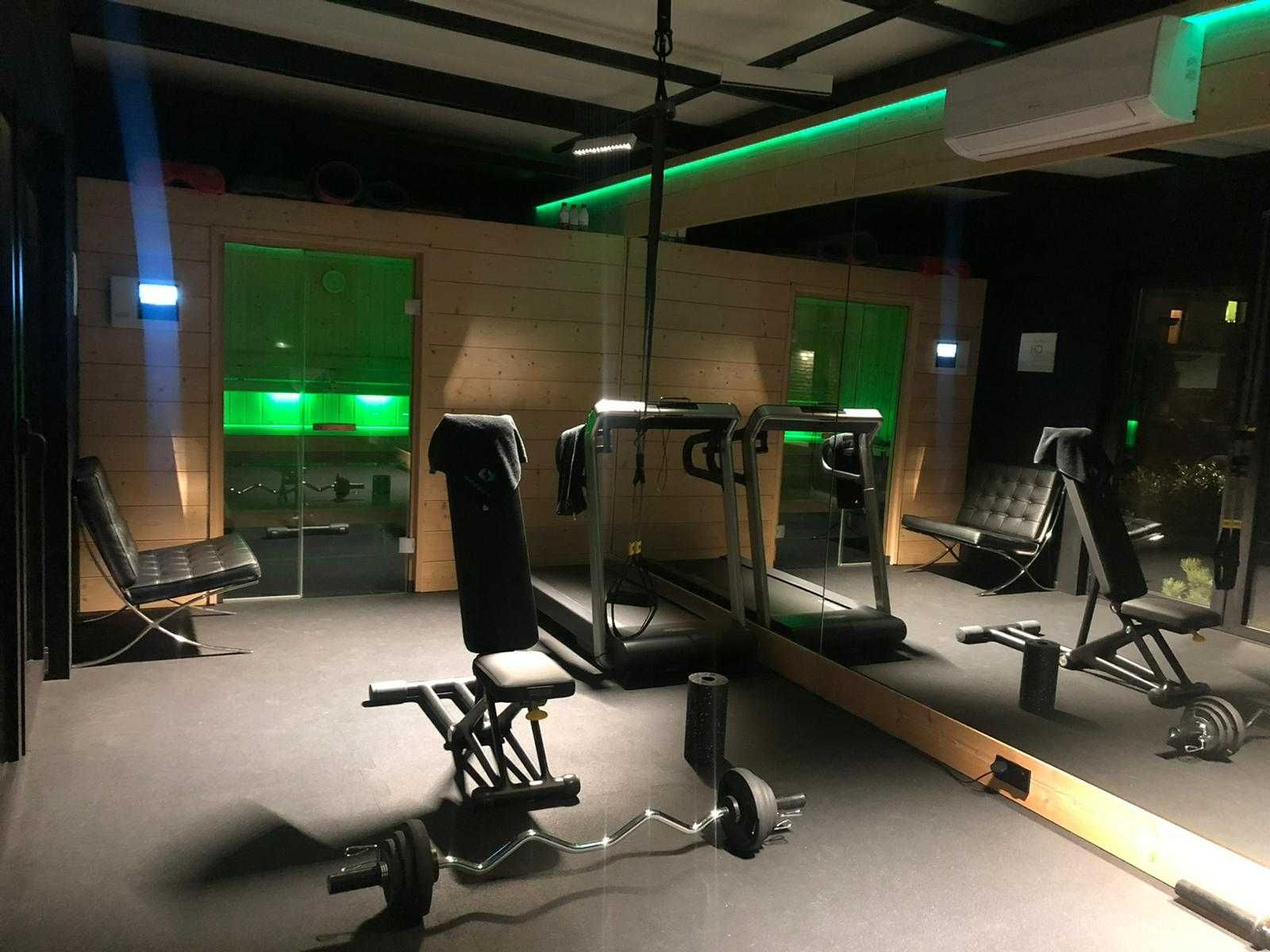 NRGBOX Wellnessroom - siłownia PREMIUM z sauną - 31,5 m2