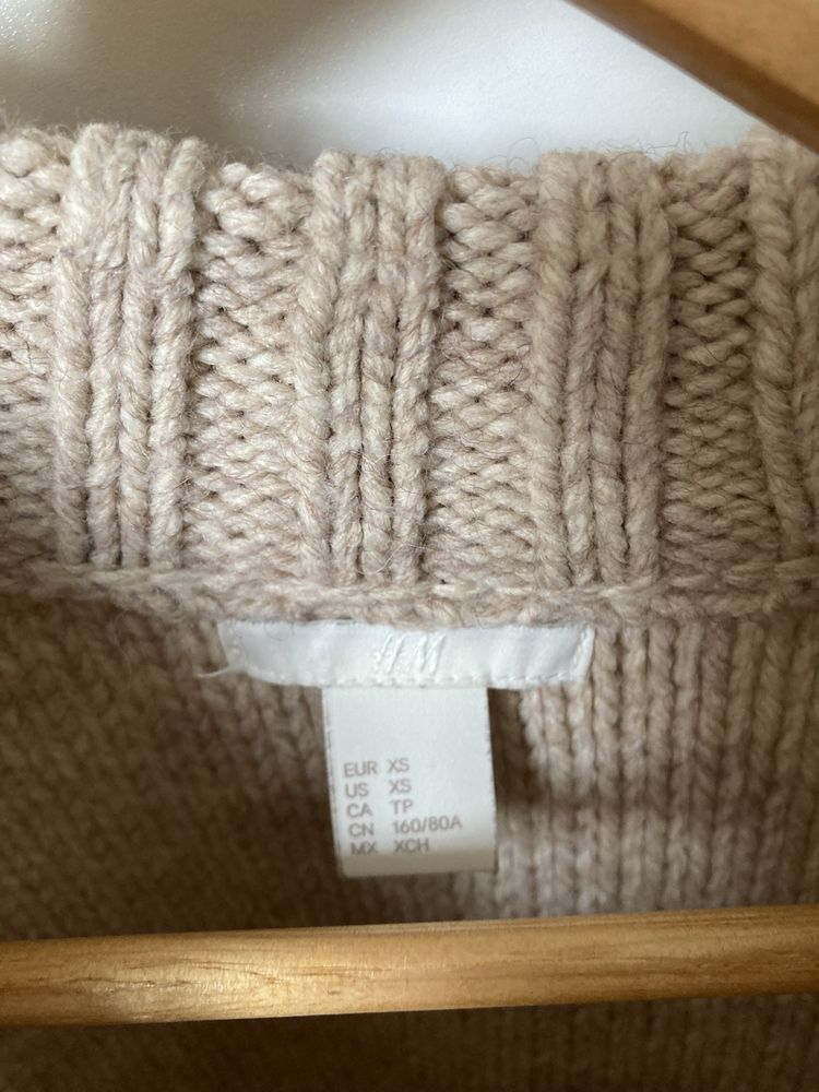 Sweter w spolot warkoczykowy HM