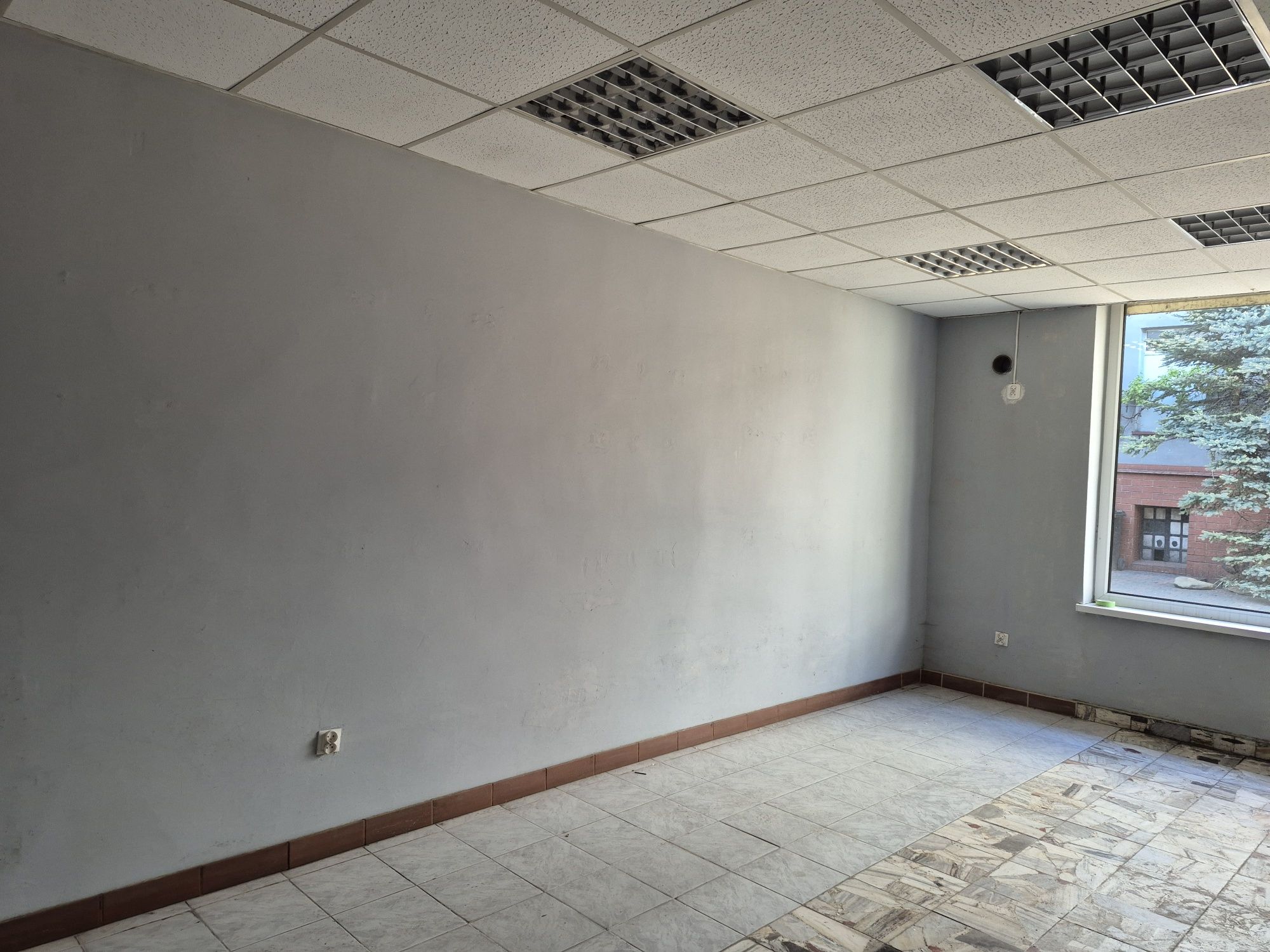 Wynajmę lokal użytkowy pasaż Wyszyńskiego nr 6 w Piekarach Śląskich