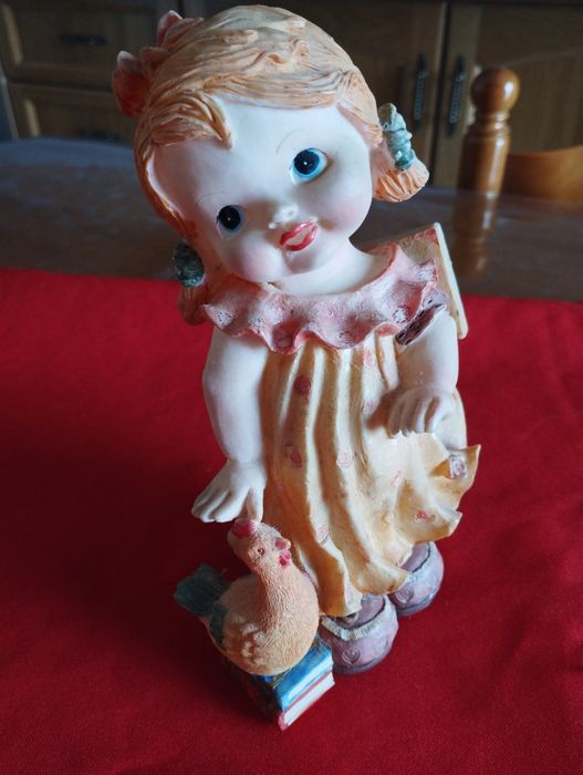 Menina em resina decoração