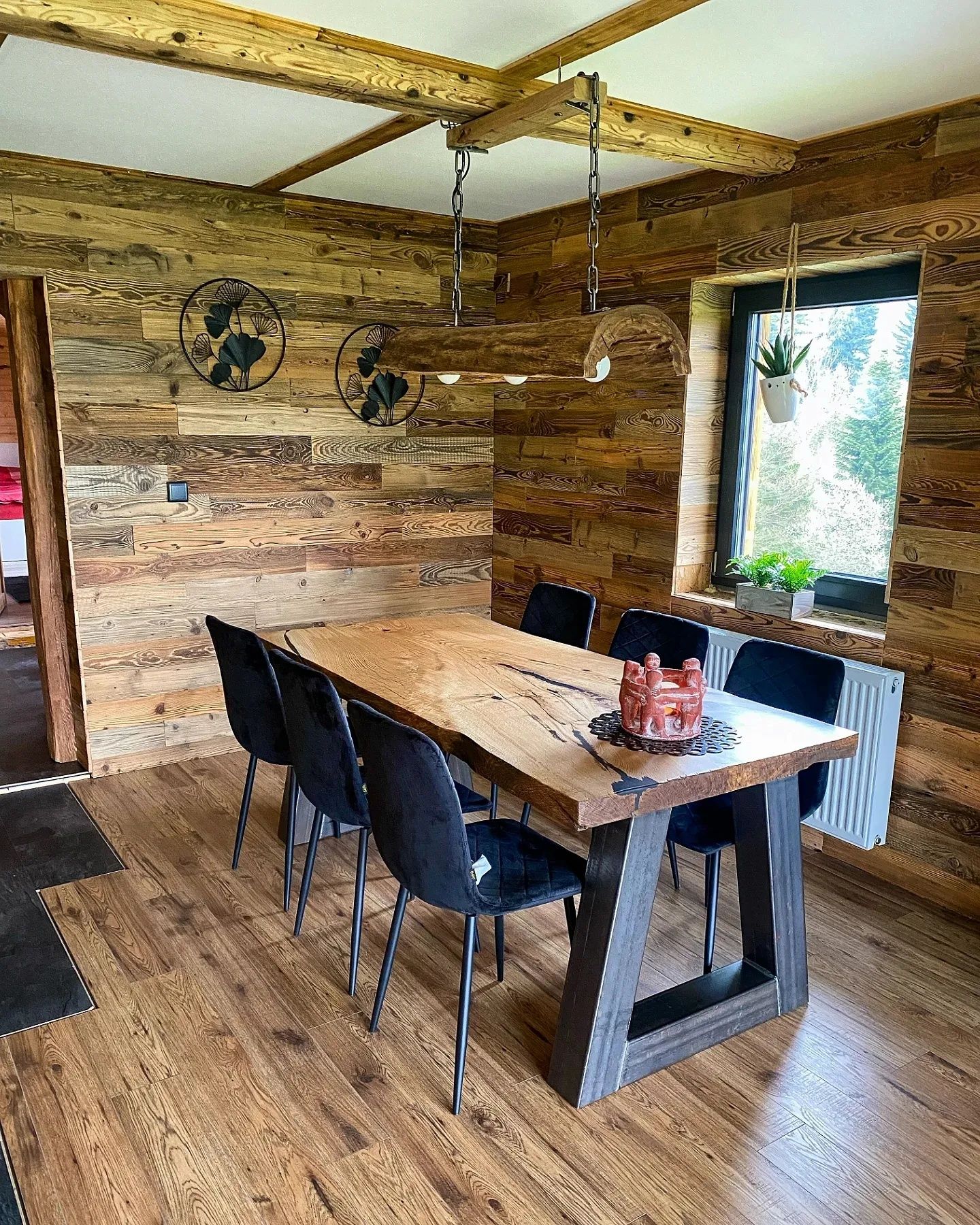 stuletnie deski drewno panele ścienne sufit lamele belki elewacje loft