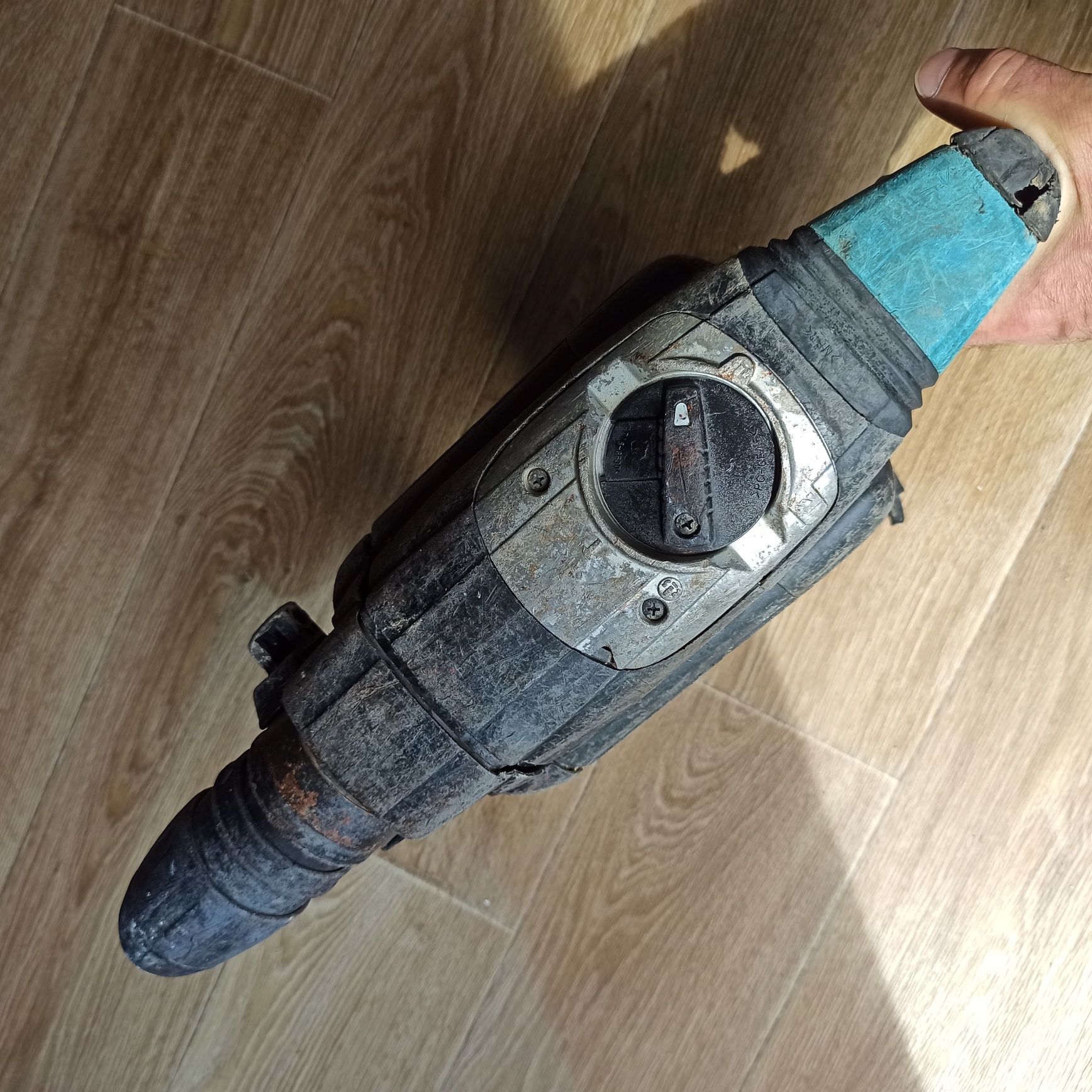 Młot udarowo obrotowy do kucia MAKITA HR4511C 9,4J 110V 1350W SDS-MAX